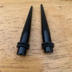 Arclyic 0g (8mm) black tapper